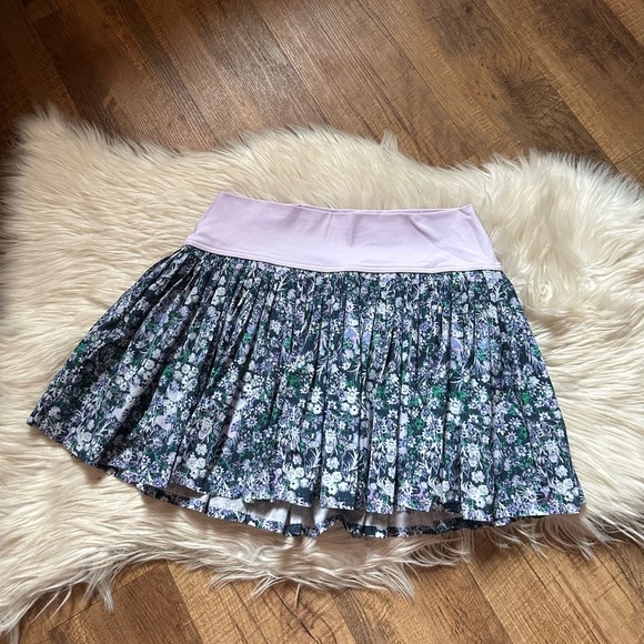 aerie Dresses & Skirts - AERIE Pleated Floral Skort